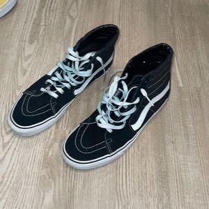 Men’s black Vans Sk8-Hi’s